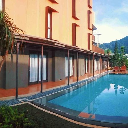 Отель Grand Metro Puncak Cibodas Экстерьер фото