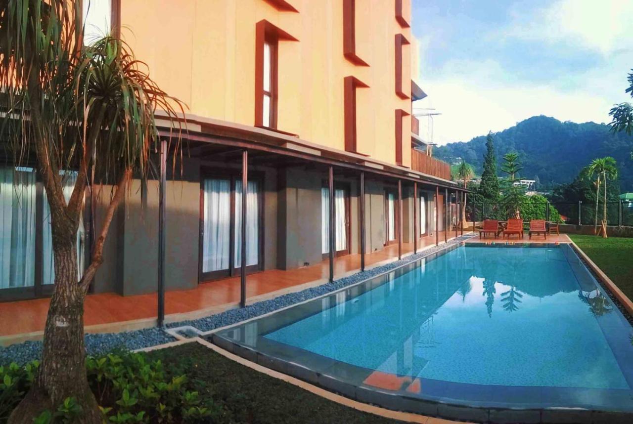 Отель Grand Metro Puncak Cibodas Экстерьер фото