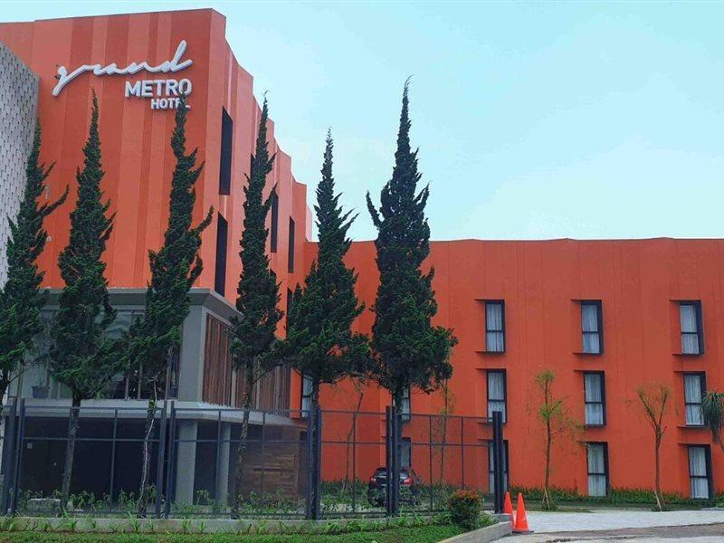 Отель Grand Metro Puncak Cibodas Экстерьер фото
