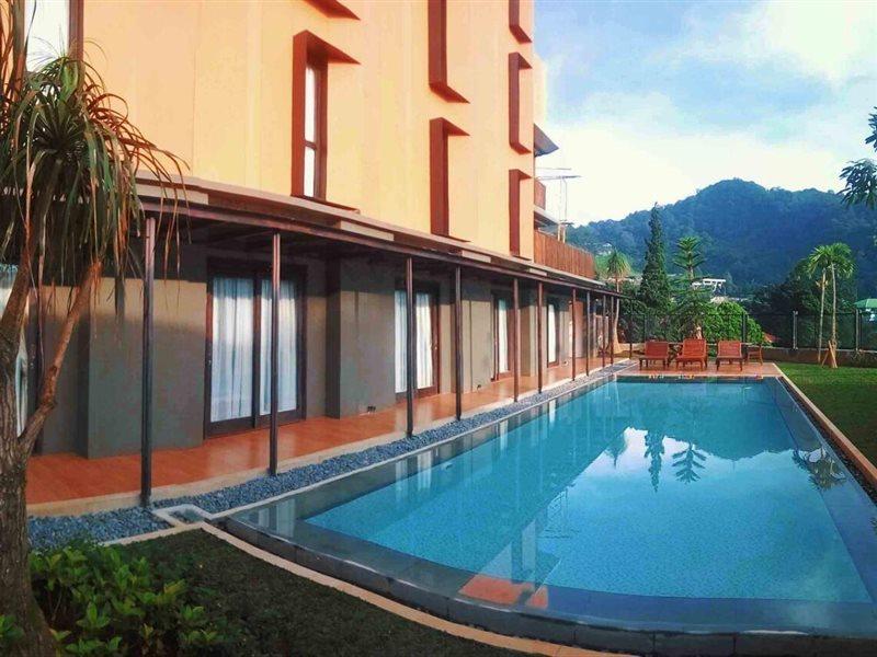 Отель Grand Metro Puncak Cibodas Экстерьер фото
