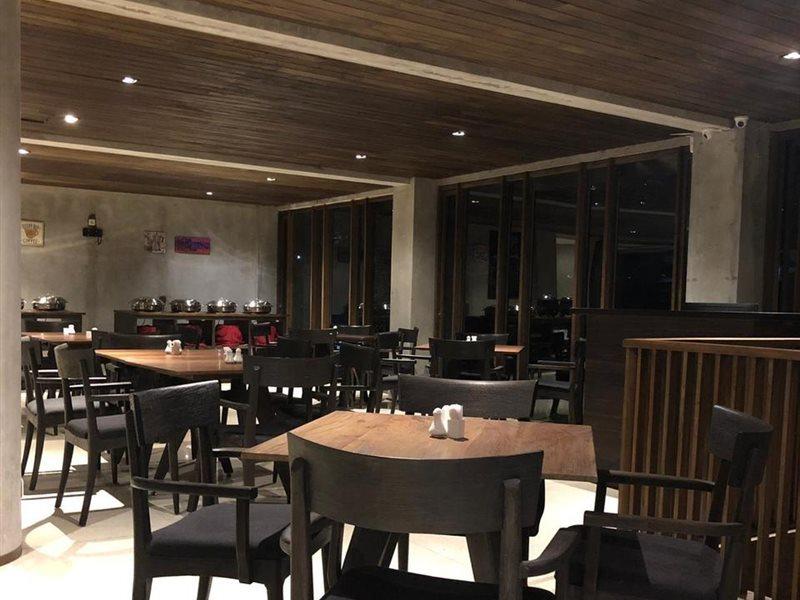 Отель Grand Metro Puncak Cibodas Экстерьер фото